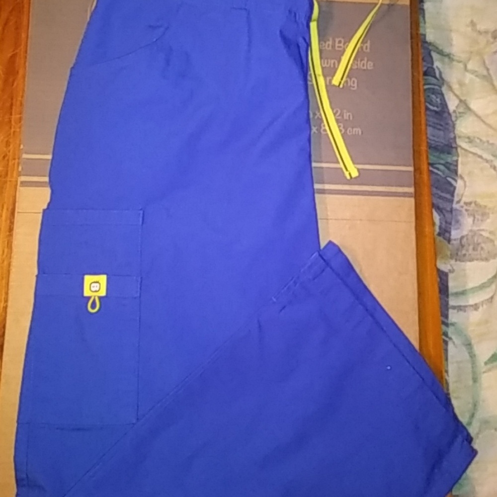 Wonder wink scrub bottoms size L